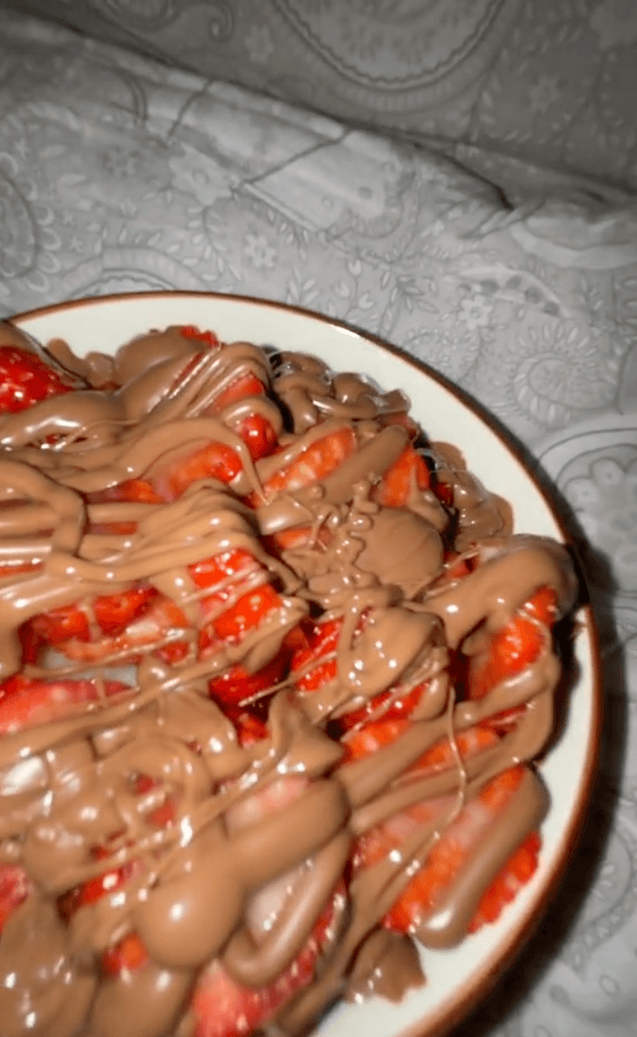 @pr4yforgabs – #fy #foryou #strawberry #chocolate